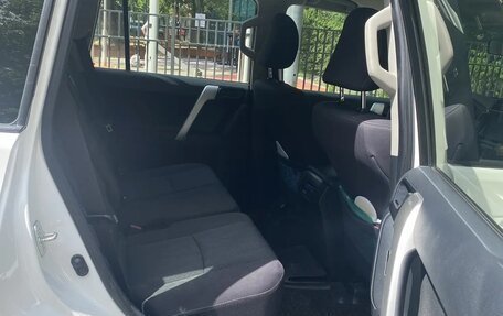 Toyota Land Cruiser Prado 150 рестайлинг 2, 2018 год, 5 200 000 рублей, 28 фотография