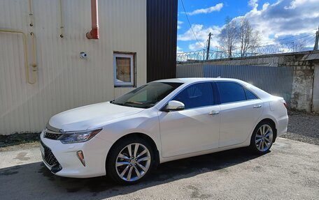 Toyota Camry, 2017 год, 2 700 000 рублей, 8 фотография