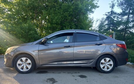 Hyundai Solaris II рестайлинг, 2015 год, 650 000 рублей, 2 фотография