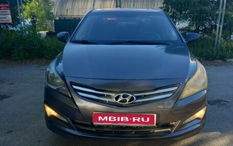 Hyundai Solaris II рестайлинг, 2015 год, 650 000 рублей, 1 фотография