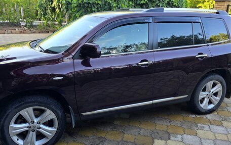 Toyota Highlander III, 2012 год, 2 300 000 рублей, 1 фотография