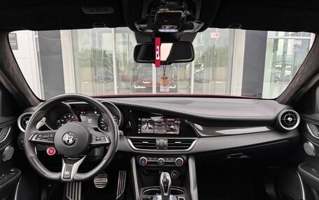 Alfa Romeo Giulia II, 2021 год, 9 000 000 рублей, 24 фотография