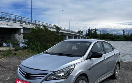 Hyundai Solaris II рестайлинг, 2015 год, 620 000 рублей, 2 фотография