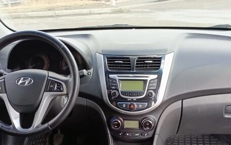 Hyundai Solaris II рестайлинг, 2012 год, 690 000 рублей, 6 фотография