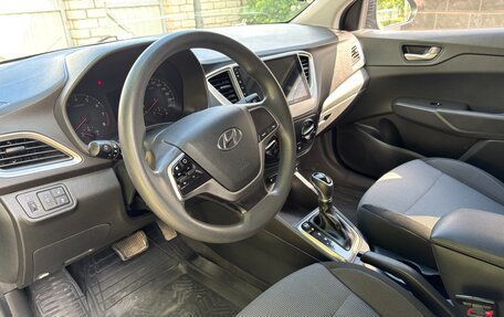Hyundai Solaris II рестайлинг, 2017 год, 1 195 000 рублей, 10 фотография