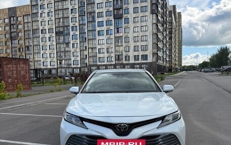 Toyota Camry, 2020 год, 3 150 000 рублей, 2 фотография