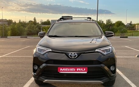 Toyota RAV4, 2015 год, 2 300 000 рублей, 2 фотография