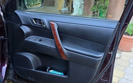 Toyota Highlander III, 2012 год, 2 300 000 рублей, 19 фотография