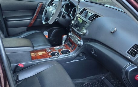 Toyota Highlander III, 2012 год, 2 300 000 рублей, 22 фотография