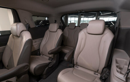 KIA Carnival, 2022 год, 4 090 000 рублей, 13 фотография