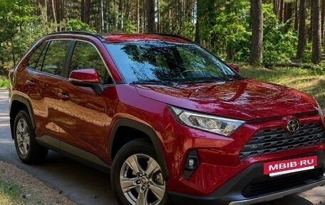 Toyota RAV4, 2022 год, 2 999 000 рублей, 2 фотография