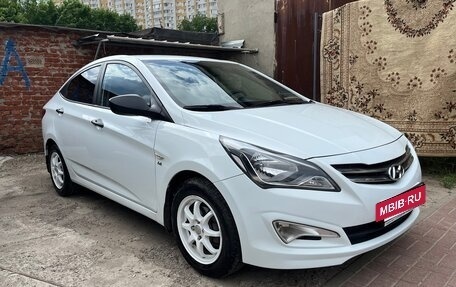 Hyundai Solaris II рестайлинг, 2015 год, 1 020 000 рублей, 2 фотография