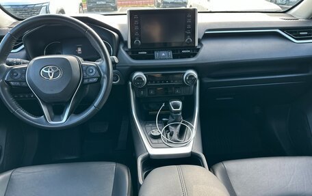 Toyota RAV4, 2021 год, 4 250 000 рублей, 14 фотография