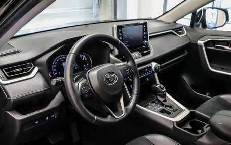 Toyota RAV4, 2021 год, 3 060 000 рублей, 8 фотография