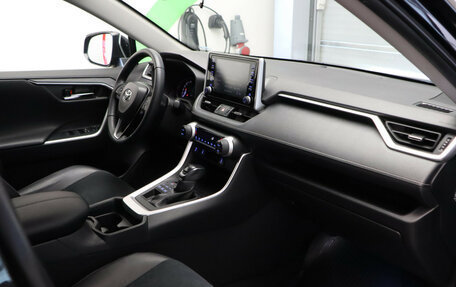Toyota RAV4, 2021 год, 3 060 000 рублей, 21 фотография