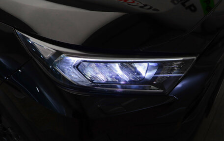 Toyota RAV4, 2021 год, 3 060 000 рублей, 28 фотография