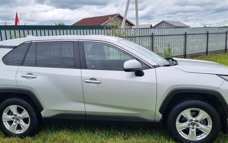 Toyota RAV4, 2022 год, 3 500 000 рублей, 4 фотография
