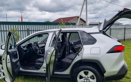 Toyota RAV4, 2022 год, 3 500 000 рублей, 9 фотография