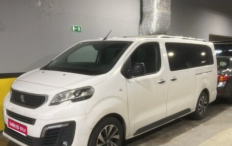 Peugeot Traveller I, 2018 год, 3 200 000 рублей, 1 фотография