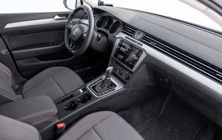 Volkswagen Passat B8 рестайлинг, 2018 год, 1 650 000 рублей, 5 фотография