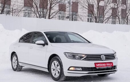 Volkswagen Passat B8 рестайлинг, 2018 год, 1 650 000 рублей, 2 фотография