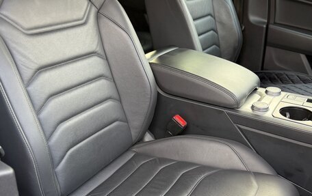 Volkswagen Touareg III, 2018 год, 3 700 000 рублей, 10 фотография