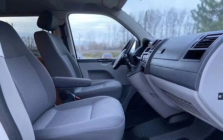 Volkswagen Caravelle T5, 2013 год, 1 450 000 рублей, 7 фотография