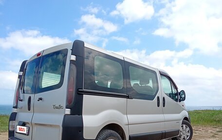 Renault Trafic, 2006 год, 1 000 000 рублей, 3 фотография