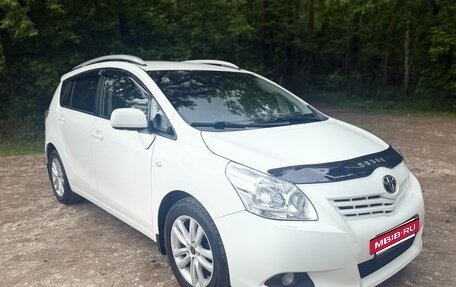 Toyota Verso I, 2011 год, 1 000 000 рублей, 3 фотография