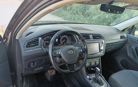 Volkswagen Tiguan II, 2017 год, 2 400 000 рублей, 2 фотография