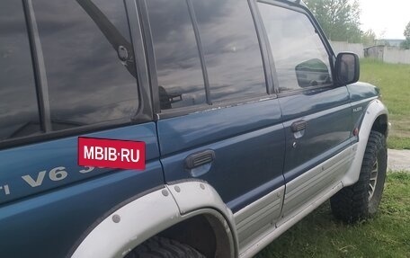 Mitsubishi Pajero III рестайлинг, 1994 год, 450 000 рублей, 3 фотография