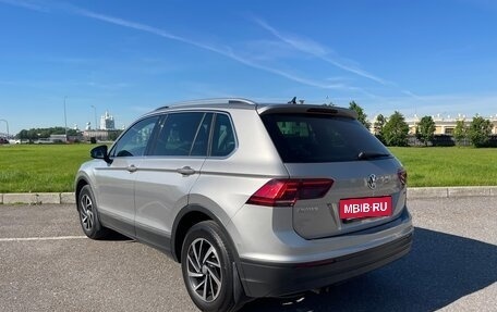 Volkswagen Tiguan II, 2018 год, 2 200 000 рублей, 4 фотография