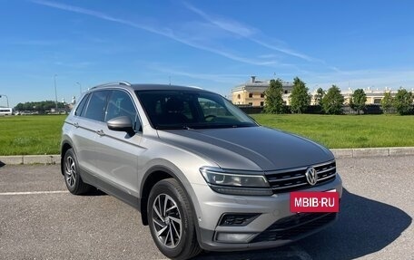 Volkswagen Tiguan II, 2018 год, 2 200 000 рублей, 2 фотография