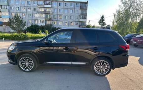 Mitsubishi Outlander III рестайлинг 3, 2017 год, 1 999 999 рублей, 3 фотография