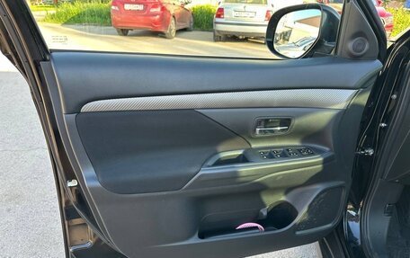 Mitsubishi Outlander III рестайлинг 3, 2017 год, 1 999 999 рублей, 8 фотография