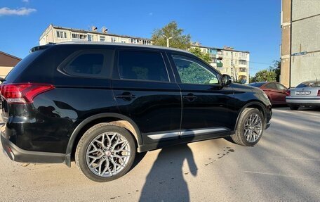 Mitsubishi Outlander III рестайлинг 3, 2017 год, 1 999 999 рублей, 4 фотография