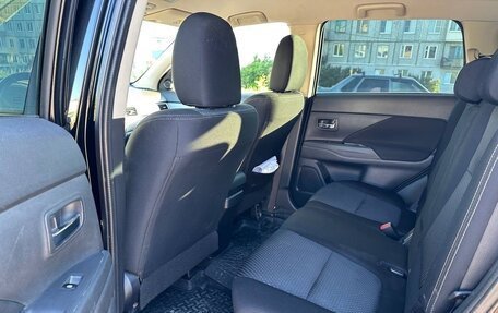 Mitsubishi Outlander III рестайлинг 3, 2017 год, 1 999 999 рублей, 14 фотография
