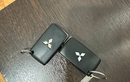 Mitsubishi Outlander III рестайлинг 3, 2017 год, 1 999 999 рублей, 13 фотография