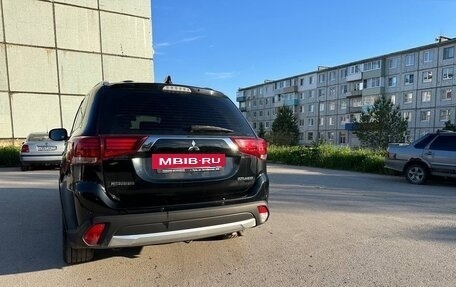 Mitsubishi Outlander III рестайлинг 3, 2017 год, 1 999 999 рублей, 5 фотография
