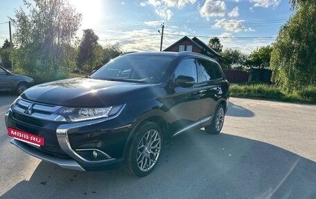 Mitsubishi Outlander III рестайлинг 3, 2017 год, 1 999 999 рублей, 2 фотография