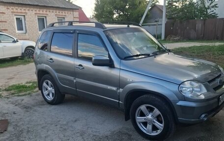 Chevrolet Niva I рестайлинг, 2015 год, 720 000 рублей, 2 фотография