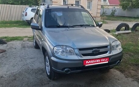 Chevrolet Niva I рестайлинг, 2015 год, 720 000 рублей, 4 фотография
