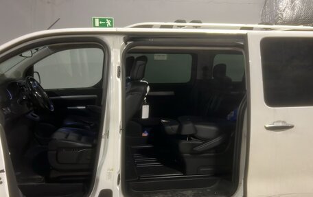 Peugeot Traveller I, 2018 год, 3 200 000 рублей, 6 фотография