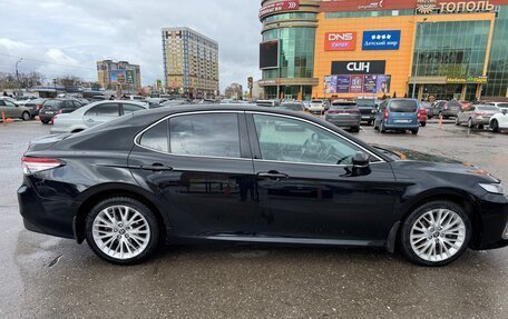 Toyota Camry, 2021 год, 2 500 000 рублей, 2 фотография