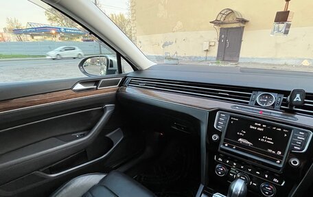 Volkswagen Passat B8 рестайлинг, 2015 год, 1 680 000 рублей, 16 фотография