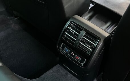 Volkswagen Passat B8 рестайлинг, 2015 год, 1 680 000 рублей, 22 фотография