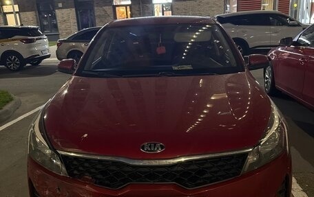 KIA Rio IV, 2020 год, 950 000 рублей, 1 фотография