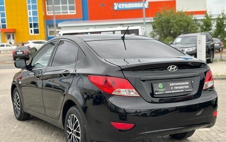 Hyundai Solaris II рестайлинг, 2013 год, 800 000 рублей, 5 фотография