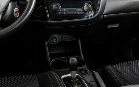 Mitsubishi Outlander III рестайлинг 3, 2016 год, 1 449 000 рублей, 12 фотография