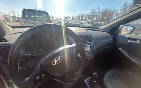 Hyundai Solaris II рестайлинг, 2016 год, 350 000 рублей, 3 фотография